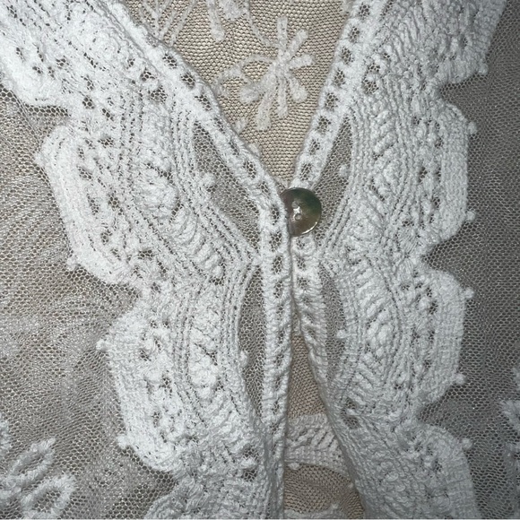Rabbit Rabbit Rabbit White Cropped Lace and Crochet Button Front Top Size Large - Picture 2 of 8